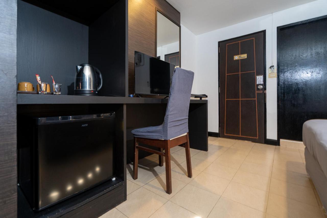 Patong Black Pantera Hostel מראה חיצוני תמונה