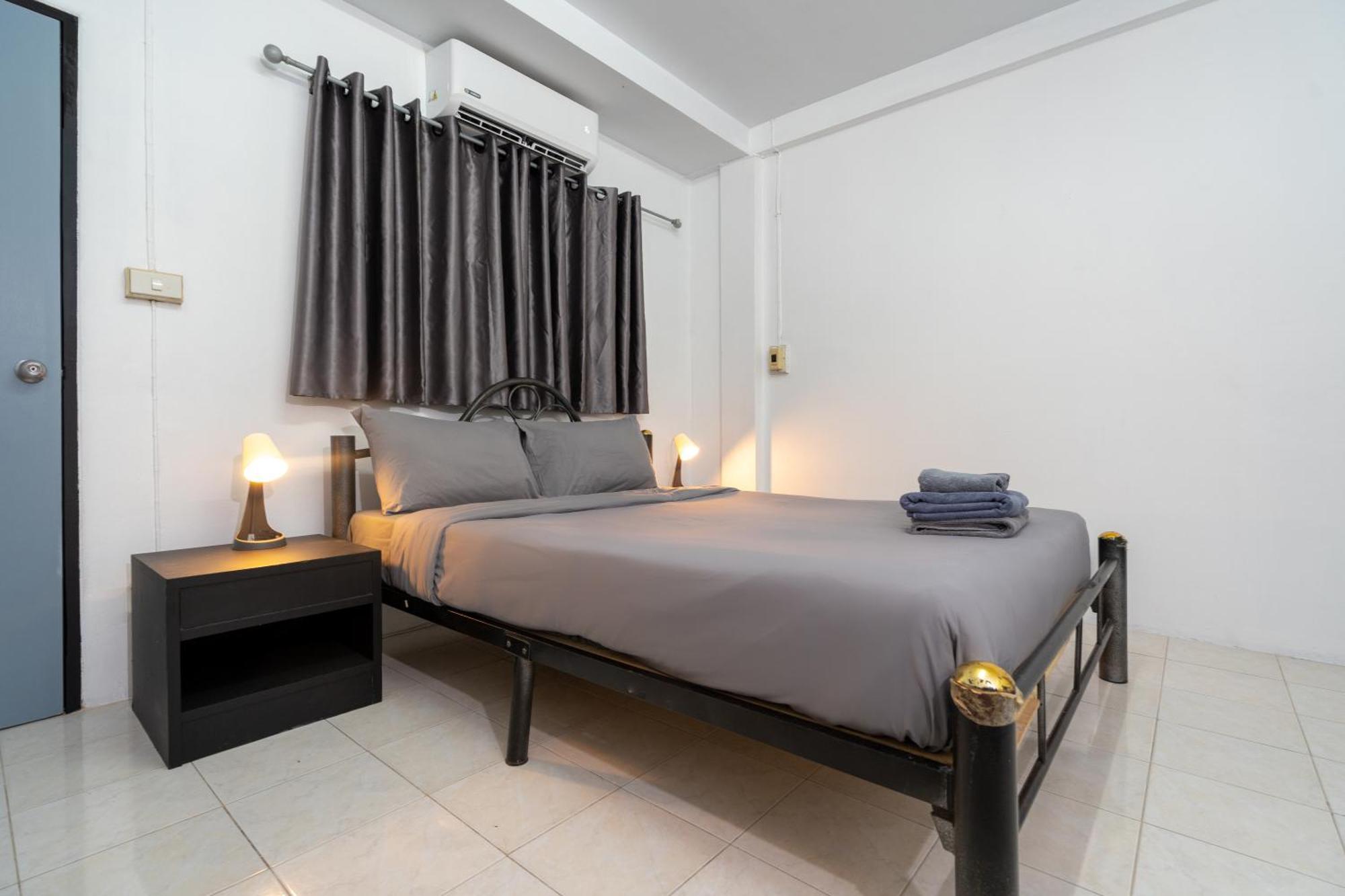 Patong Black Pantera Hostel מראה חיצוני תמונה