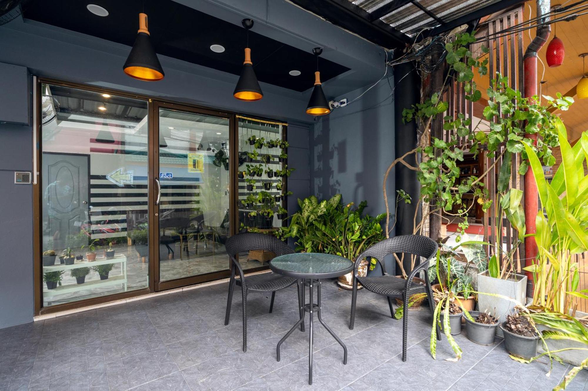 Patong Black Pantera Hostel מראה חיצוני תמונה