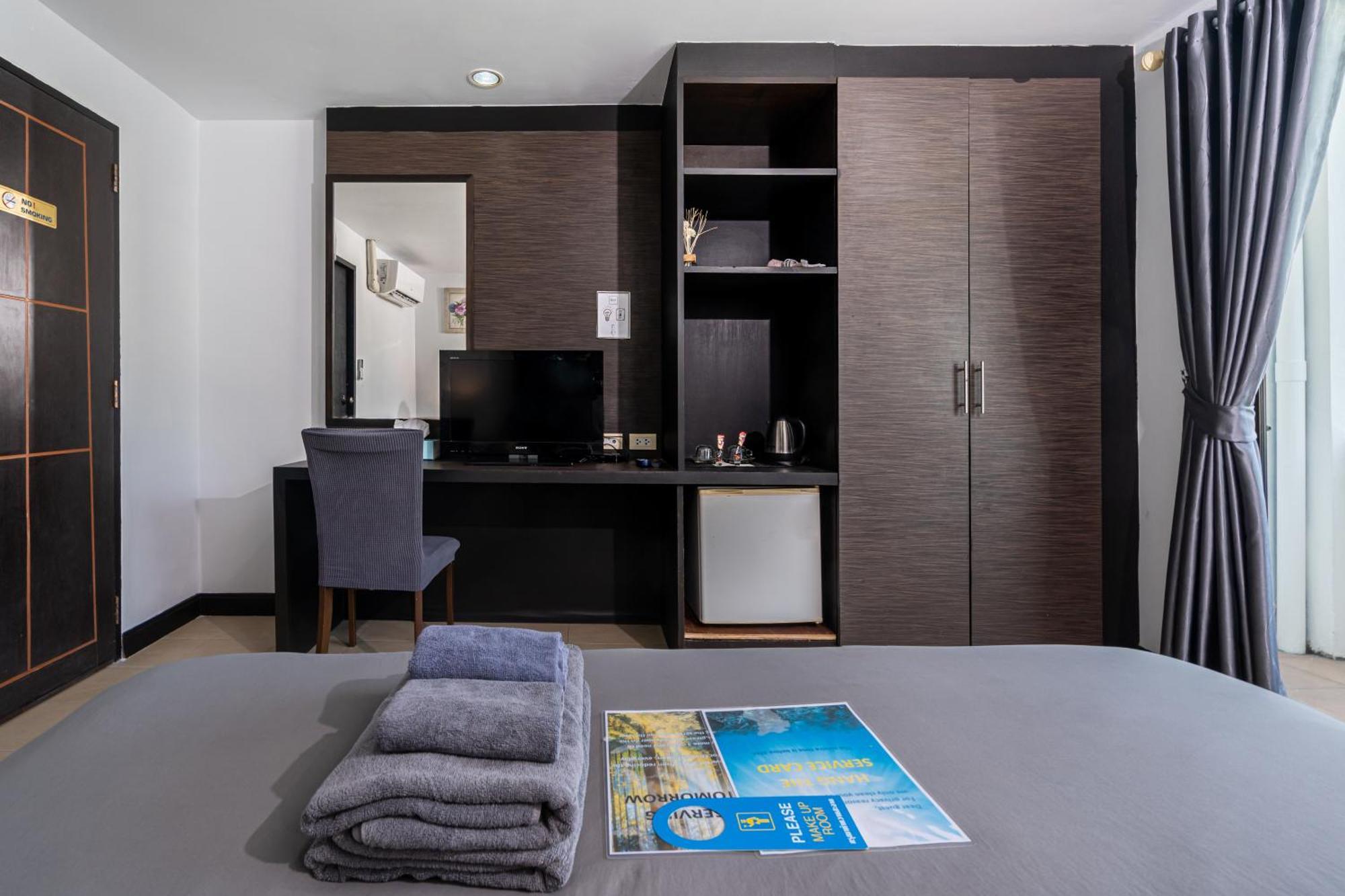 Patong Black Pantera Hostel מראה חיצוני תמונה