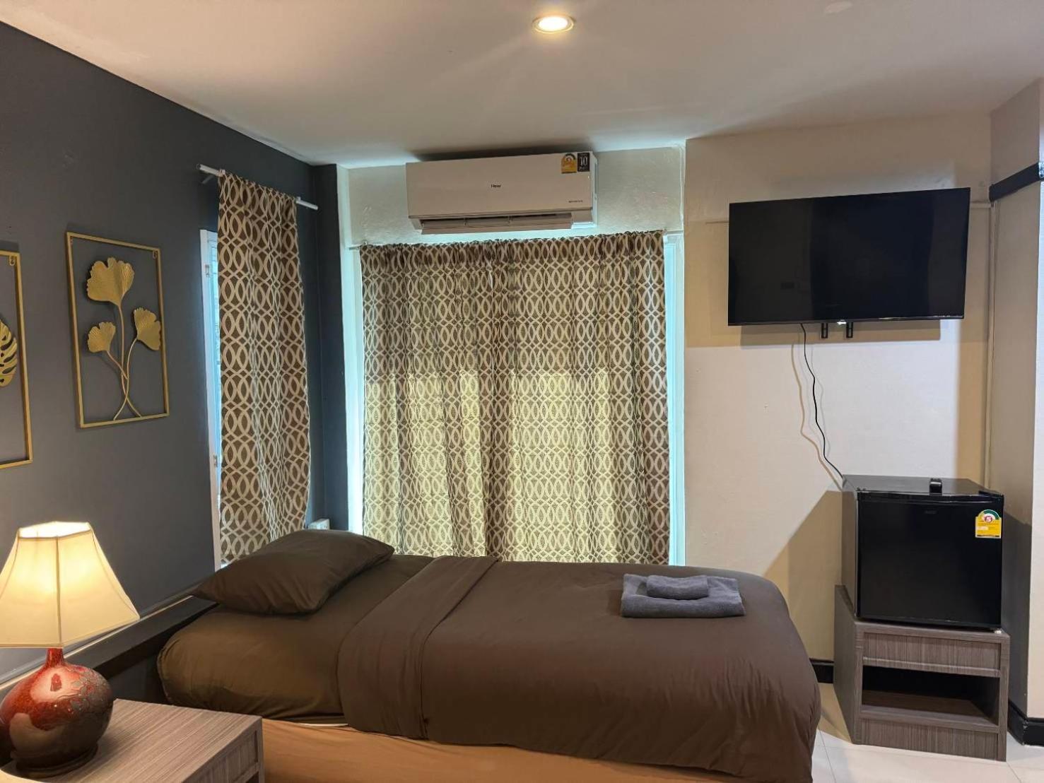 Patong Black Pantera Hostel מראה חיצוני תמונה